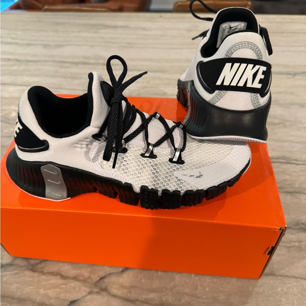 Nike Metcon White and Black Women’s Size 8.5